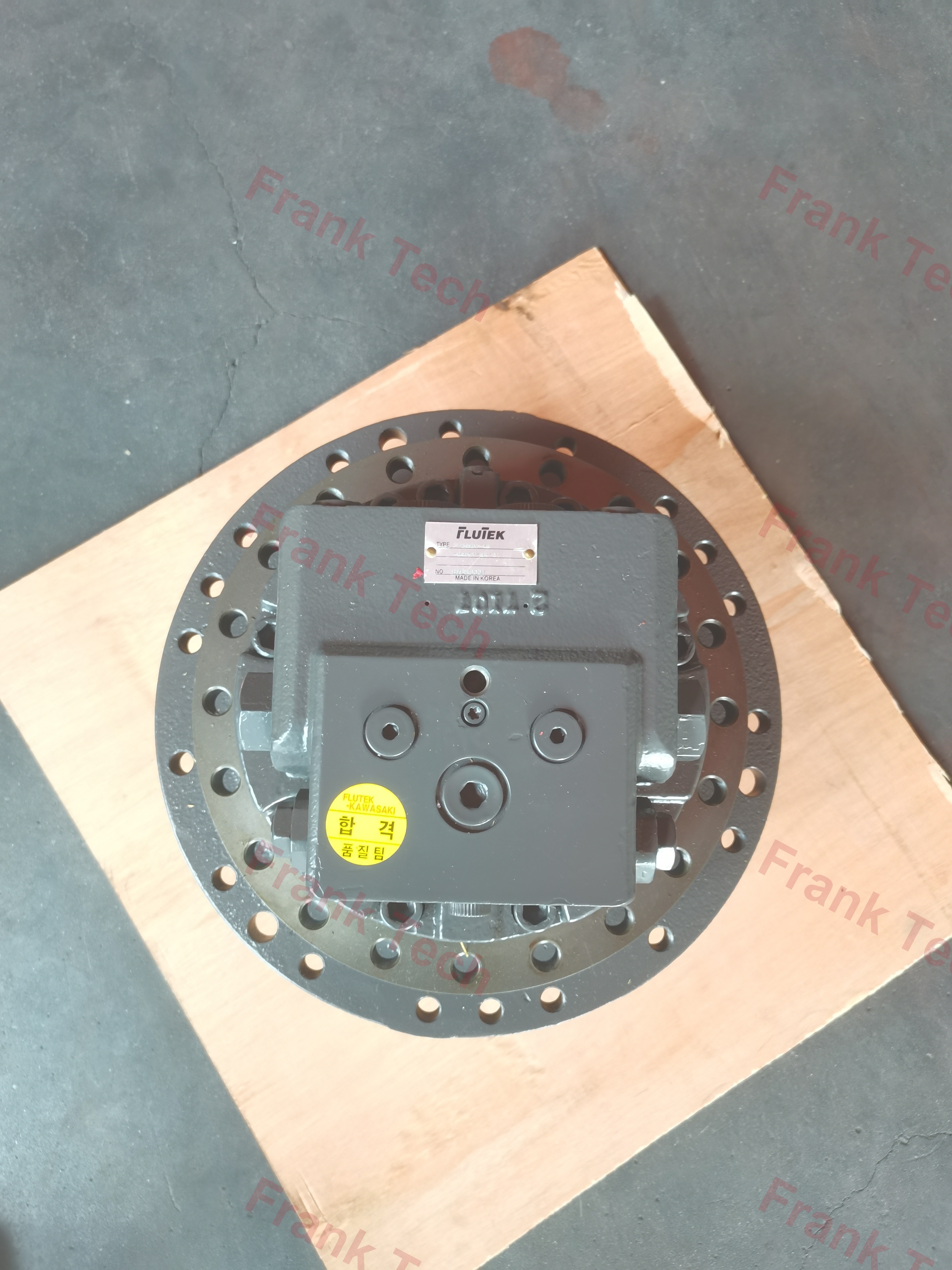 Travel device motor